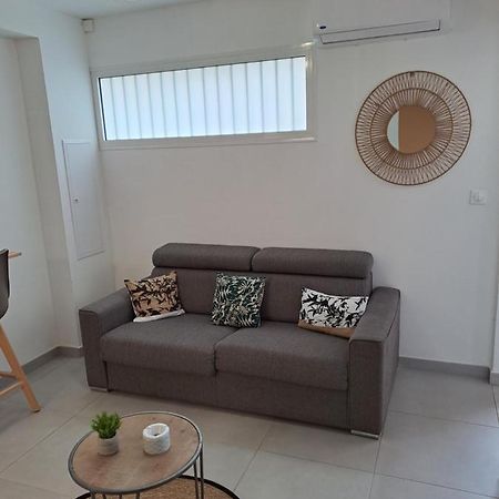Appartement Cosy, T2 Situe En Centre Ville De Saint-Pierre 外观 照片